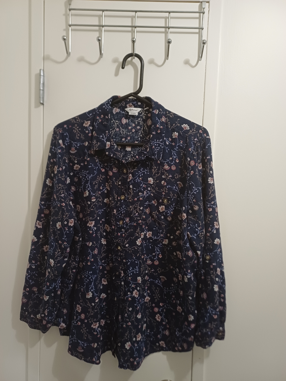 Machine-washable Reitmans 2X Navy Linen Blend Floral Button-Up Blouse